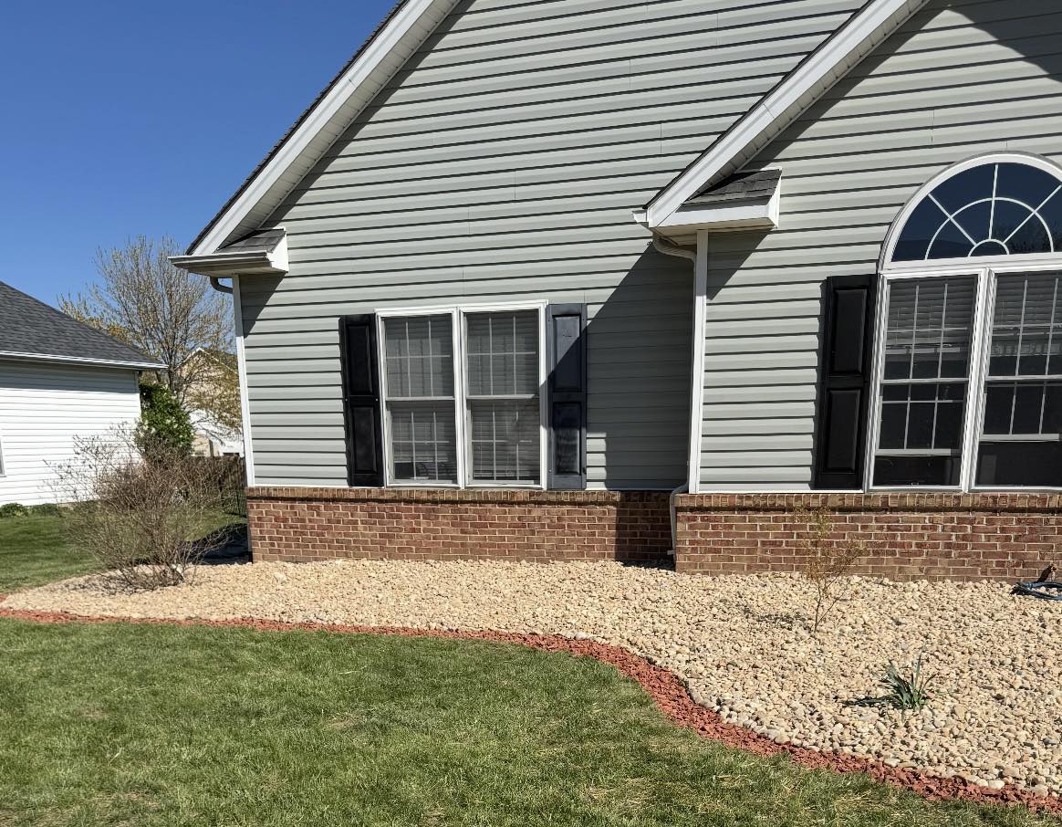 Gravel landscape bed along home foundation in Front Royal VA